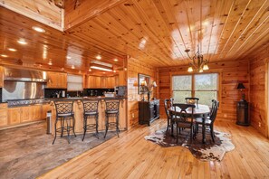 Dining - Luxury and Views Fit For Royalty (PIGEON FORGE)