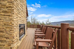 Property grounds - Luxury and Views Fit For Royalty (PIGEON FORGE)
