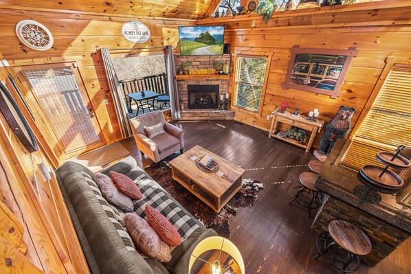 Tv, eldstad och dvd-spelare