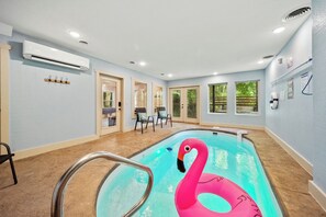 Piscina interna, piscina aquecida