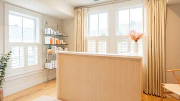Sauna, steam room, deep-tissue massages, sports massages, facials