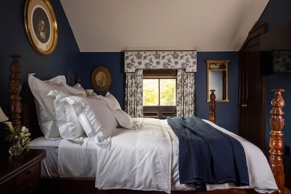 1 bedroom, premium bedding, memory-foam beds, individually decorated