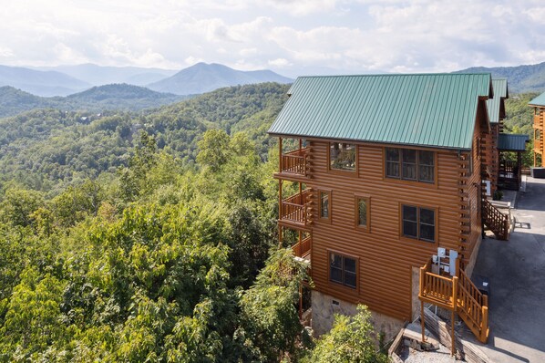 Exterior - Feel Like A Millionaire Relaxing In These Views (SEVIERVILLE)