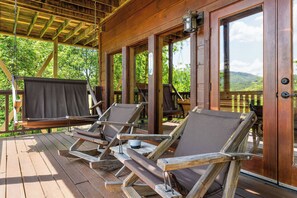 Terrace/patio - Come Count Bears, Not Sheep (PIGEON FORGE)