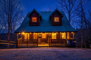 Exterior - Making Memories You'll Never Forget (SEVIERVILLE)