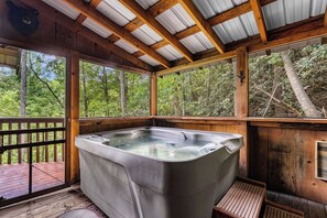 Indoor spa tub