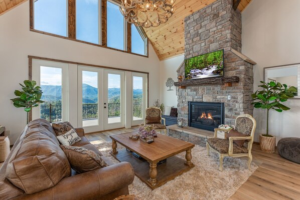 Smart TV, fireplace, video games, DVD player - Cheer For Smoky Mountain Views (GATLINBURG)