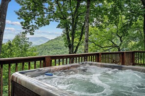 Bañera de hidromasaje al aire libre