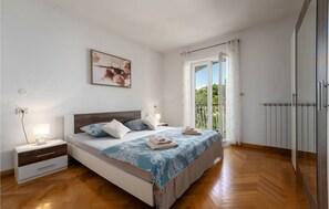 3 bedrooms, travel cot, free WiFi, bed sheets - Awesome home in Labin (Labin)