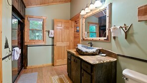 Shower, towels - Taking Hide And Go Seek To The Next Level (PIGEON FORGE)