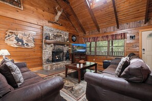 Smart TV, chimenea, videojuegos y futbolito 