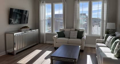 Beautiful Furnished Townhome Now Available! Pet friendly!