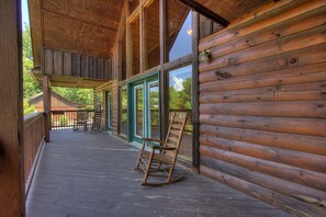 Terrace/patio - Soak Up Some Smoky Mountain Sun (PIGEON FORGE)