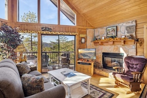 TV, fireplace, DVD player - Get Away From The Grind For Some Tlc (PIGEON FORGE)