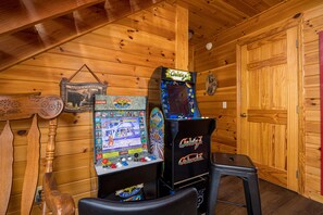 Games room - Mtn View*10 miles to Dollywood (PIGEON FORGE)