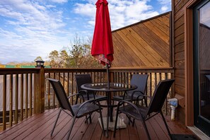 تناول الطعام بالخارج