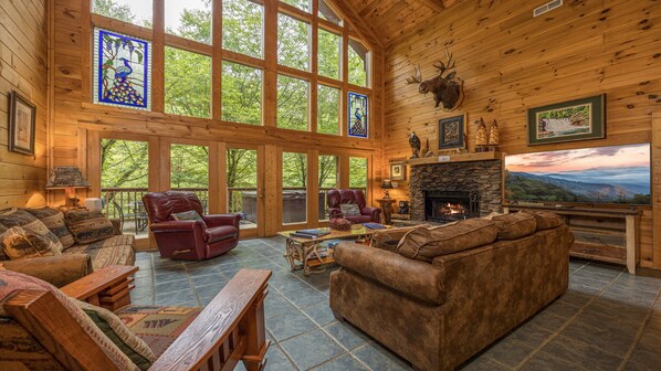 Smart-tv och eldstad