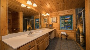Shower, jetted tub, towels - Accessible (Not ADA)*Gatlinburg*Relaxing (SEVIERVILLE)