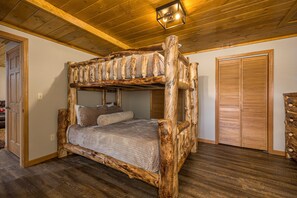 5 chambres, fer et planche à repasser, accès au Wi-Fi (inclus)
