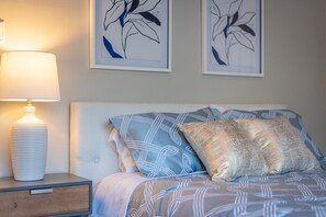 3 chambres, fer et planche à repasser, lit de bébé portatif