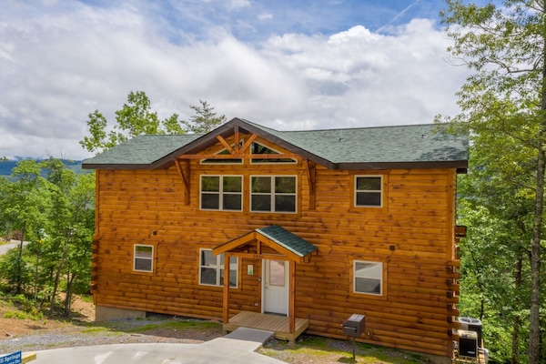 Front of Sawmill Springs cabin