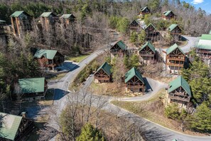 Exterior - Sleeps 8*Close to Attractions*Hot Tub (PIGEON FORGE)