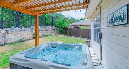 Luxury Home with Hot-Tub, Pool Table & BBQ by Fiesta Texas & Seaworld