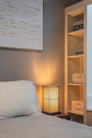 4 habitaciones, tabla de planchar con plancha y cuna de viaje 