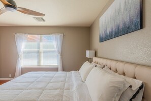 4 chambres, fer et planche à repasser, lit parapluie, Wi-Fi gratuit