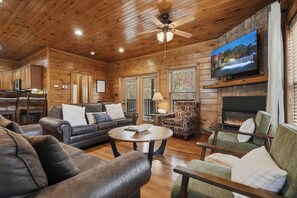 TV, fireplace, video games - Smoky Mountain Lodge (GATLINBURG)