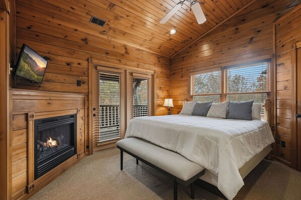 5 bedrooms, iron/ironing board, free WiFi, bed sheets - Smoky Mountain Lodge (GATLINBURG)