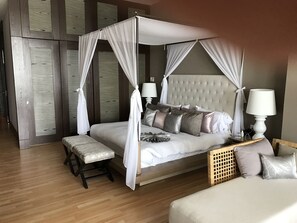 4 quartos, ferros/tábuas de passar roupa, Wi-Fi, roupa de cama