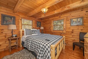 2 bedrooms, iron/ironing board, free WiFi, bed sheets - A Semi Secluded Authentic Mountain Experience (SEVIERVILLE)