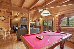 Game room - Caught Up In Mountain Relaxation (PIGEON FORGE)