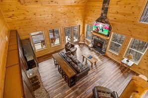 Smart TV, fireplace - Firepits, Putt Putt, And Private Pools (SEVIERVILLE)