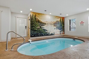 室内游泳池，恒温泳池