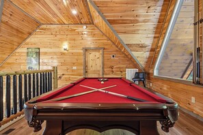 Game room - Basketball, Theater, & Private Swimming Pool (SEVIERVILLE)
