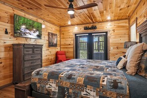 4 bedrooms, iron/ironing board, free WiFi, bed sheets - Basketball, Theater, & Private Swimming Pool (SEVIERVILLE)