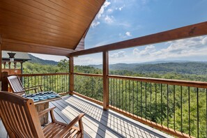 Property grounds - Multiple Decks Each With A View (PIGEON FORGE)