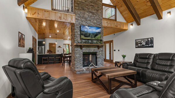 Smart TV, fireplace - Level Up From Luxury & Incredible Mountain Views (SEVIERVILLE)