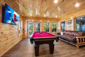 Smart TV, chimenea y videojuegos 