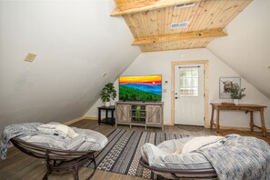 Interior - Near The Golf Corse, On The Creek (COSBY)