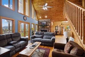 Smart-TV, Kamin, Tischfußball, Tischtennisplatte