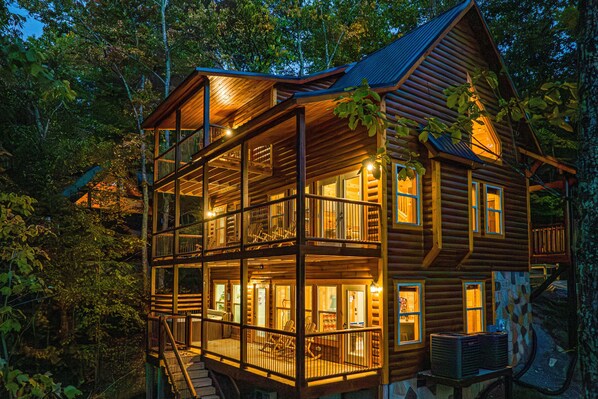 Exterior - Experience Exclusivity: Unwind at Water Break Luxury Cabin (SEVIERVILLE)