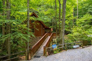 Property grounds - Your Wild Heart Needs Space… And A Hot Tub (PIGEON FORGE)