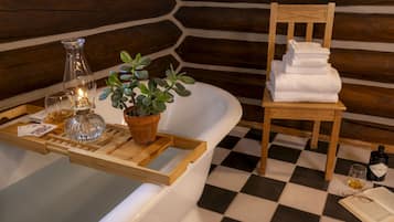 1 bedroom, Egyptian cotton sheets, premium bedding, down duvets