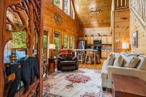 Smart TV, fireplace - Resort Settings For Family Cabins (SEVIERVILLE)