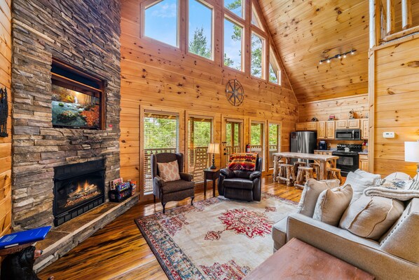 Smart TV, fireplace - Resort Settings For Family Cabins (SEVIERVILLE)