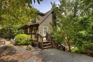 Exterior - Screened In Hot Tubs Bring Joy All Year Round (GATLINBURG)