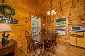 Dining - Screened In Hot Tubs Bring Joy All Year Round (GATLINBURG)